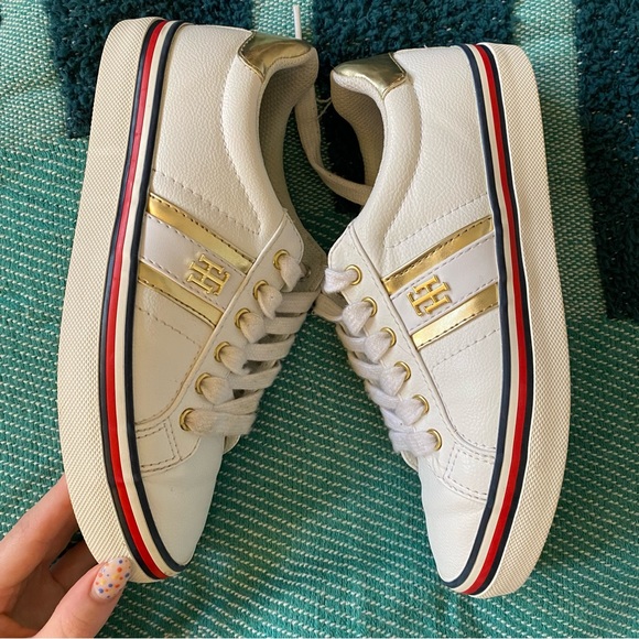 Tommy Hilfiger White and Gold Sneakers | Size 6 - Picture 8 of 8